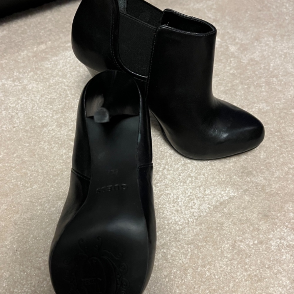 Guess Booties - Picture 3 of 5